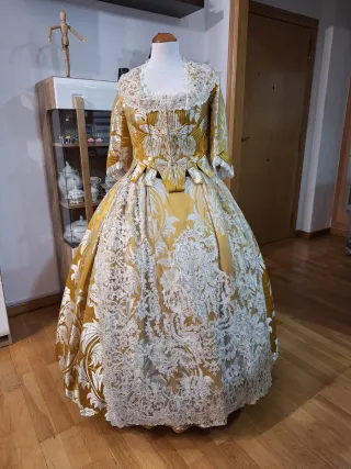 Traje de Fallera Oro y Blanco Talla Única