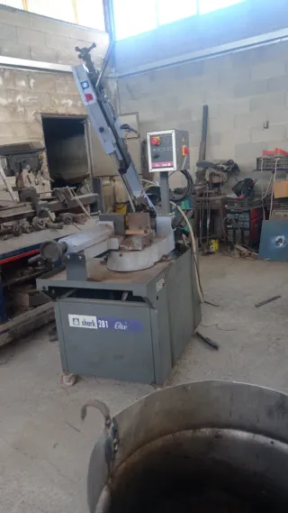 Sierra de cinta industrial