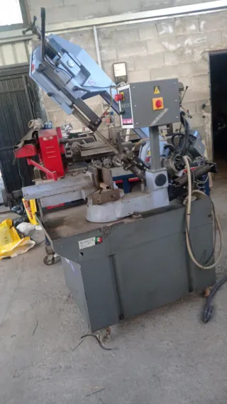 Sierra de cinta industrial