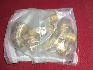 Racor curvo de latón para tubo polietileno 20x1/2