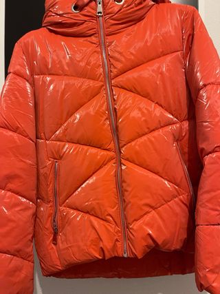 Plumas naranja brillante