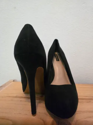 Zapatos de tacón Zara negros