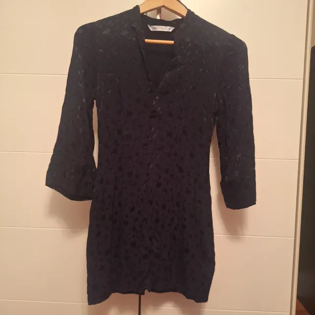 Vestido negro Zara estampado
