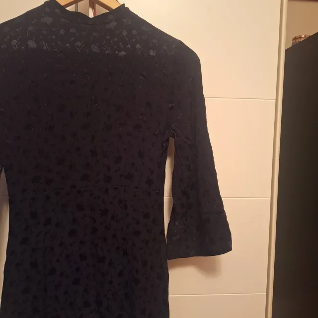 Vestido negro Zara estampado