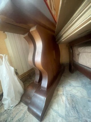 Mesa de bodega con 6 sillas de madera