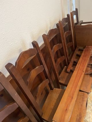 Mesa de bodega con 6 sillas de madera