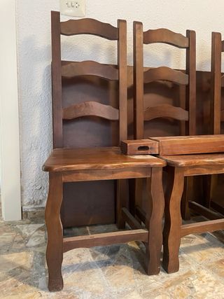 Mesa de bodega con 6 sillas de madera