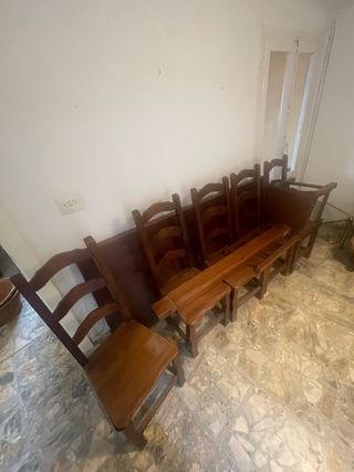 Mesa de bodega con 6 sillas de madera