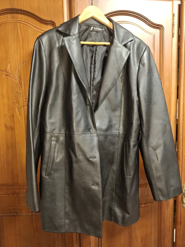 Chaqueta imitacion cuero,(equivalente a talla 46)