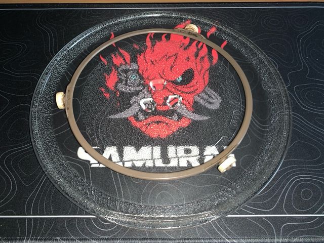 Plato de microondas con anillo y ruedas