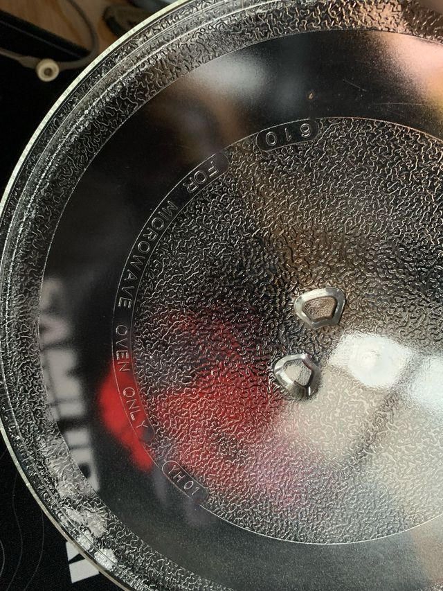 Plato de microondas con anillo y ruedas