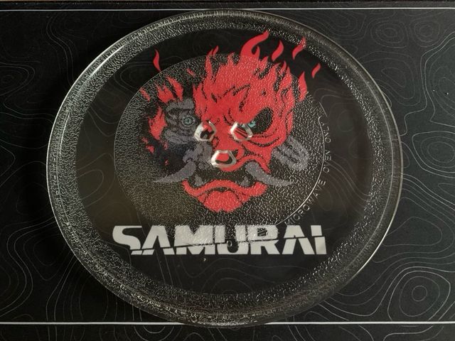 Plato de microondas con anillo y ruedas