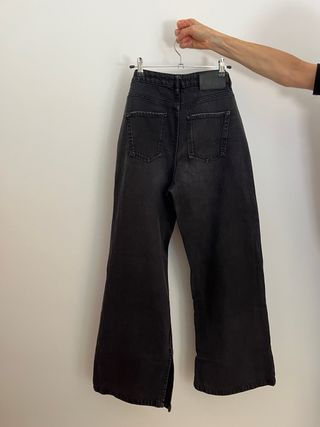 Pantalones vaqueros negros anchos