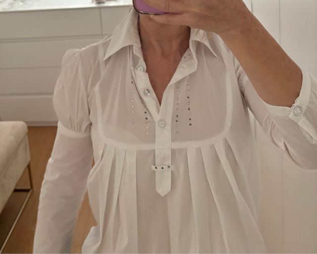 Camisa blanca con detalles