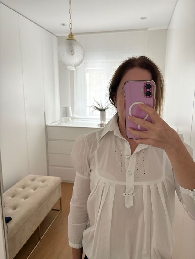 Camisa blanca con detalles