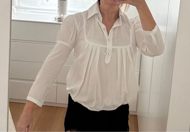 Camisa blanca con detalles