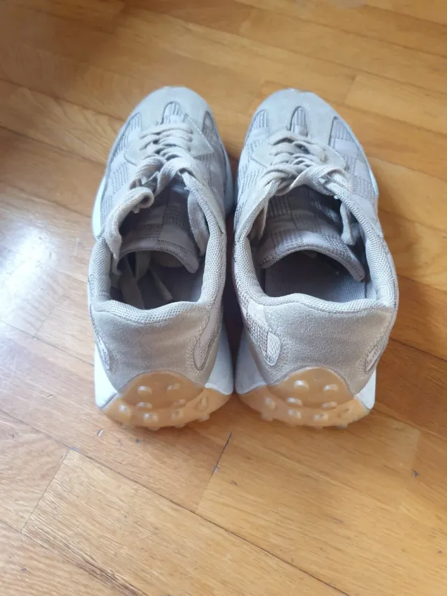 Deportivos beige talla 37