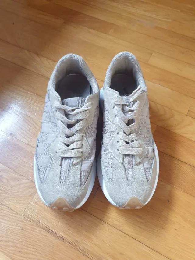 Deportivos beige talla 37