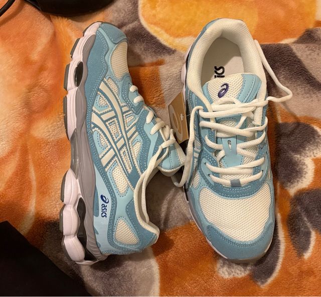 Zapatillas Asics Azul y Blanco