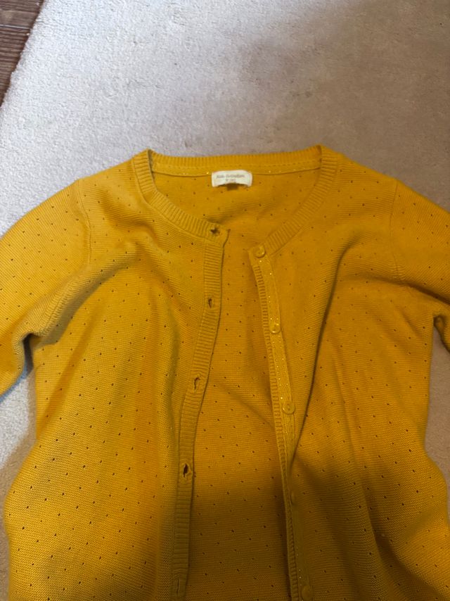 Jersey amarillo niña con botones talla 9-10 años.