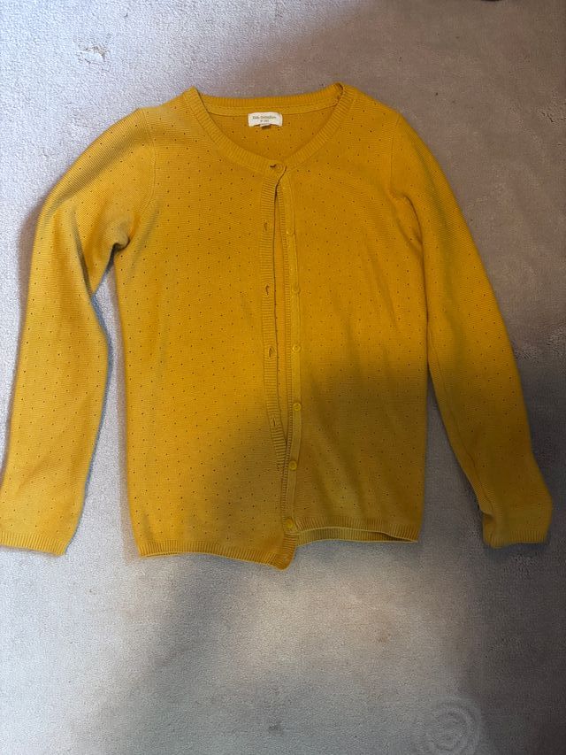 Jersey amarillo niña con botones talla 9-10 años.