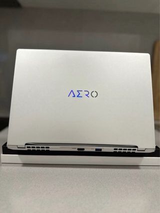 Portátil Aero 14 OLED 9MF-E2SESB4SH i5