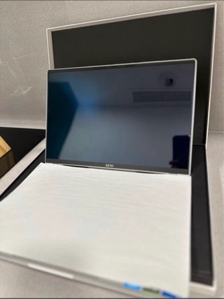 Portátil Aero 14 OLED 9MF-E2SESB4SH i5