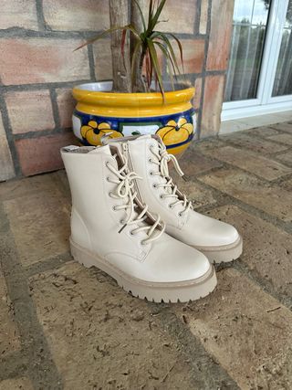 Botas beige talla 40