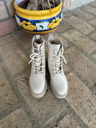 Botas beige talla 40