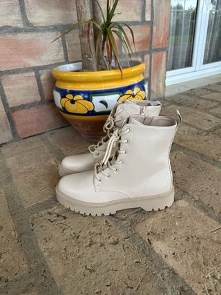 Botas beige talla 40
