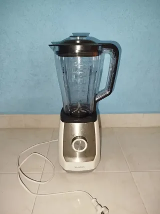 Batidora SilverCrest con vaso