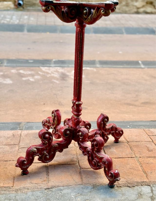 Pie de mesa velador metal rojo dorado