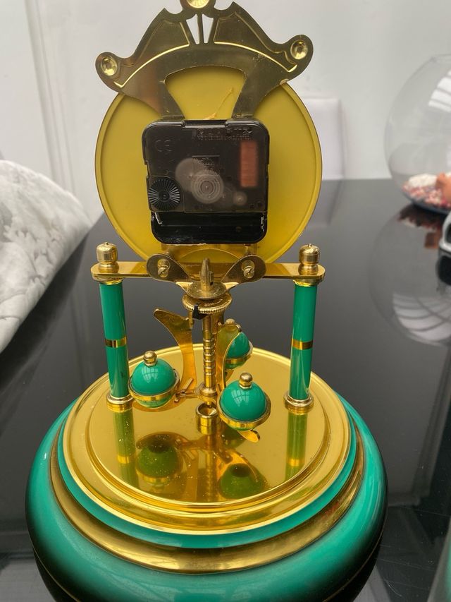 Reloj de péndulo antiguo