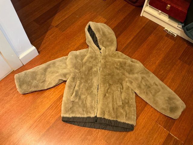 Abrigo de pelo con capucha