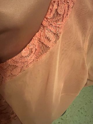 Vestido de fiesta coral con chaqueta