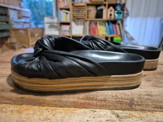 Sandalias Uterqüe Piel Negras Talla 38