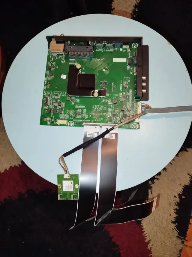 Fuente de alimentaccion y Placa Base televisión Hi