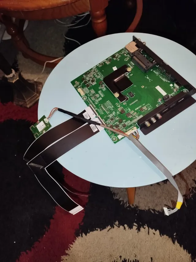 Fuente de alimentaccion y Placa Base televisión Hi