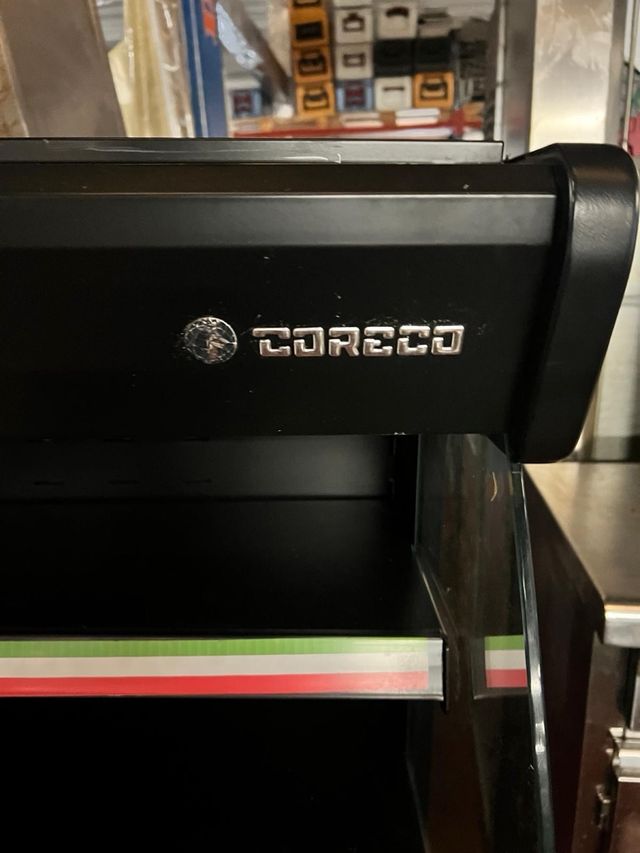 Nevera expositora mural