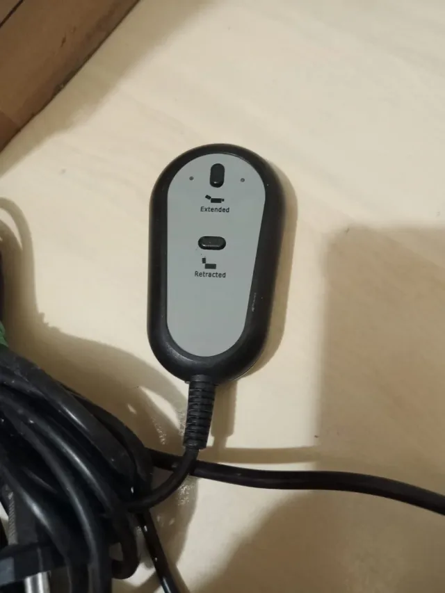 Actuador lineal eléctrico con mando