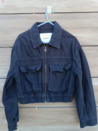 Chaqueta vaquera Bershka negra niña T.XS