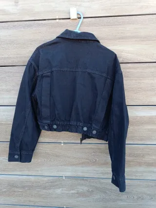 Chaqueta vaquera Bershka negra niña T.XS