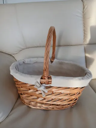 Cesta de mimbre con forro de tela