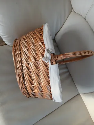 Cesta de mimbre con forro de tela