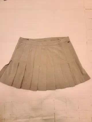 Minifalda beige de tablas con cinturón