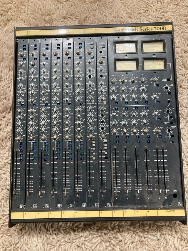 Mesa de mezclas Soundcraft 200B 16ch