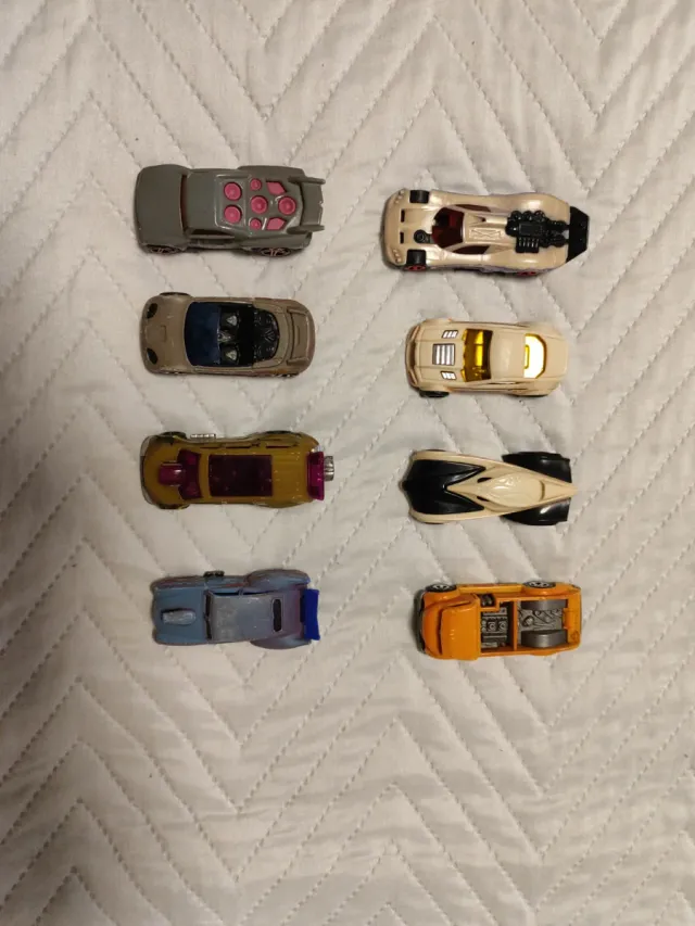 8 Coches Hot Wheels que cambian de color