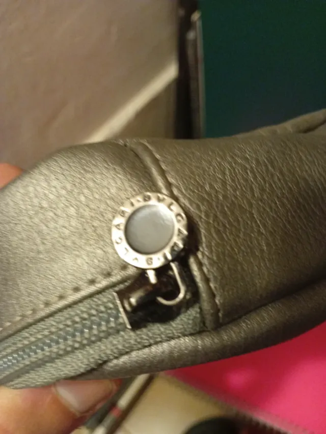 Neceser Bvlgari gris brillante