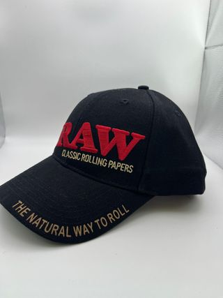 Gorra RAW Negra Bordado Rojo Clásico