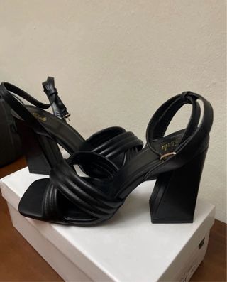 Sandalias de tacón negras